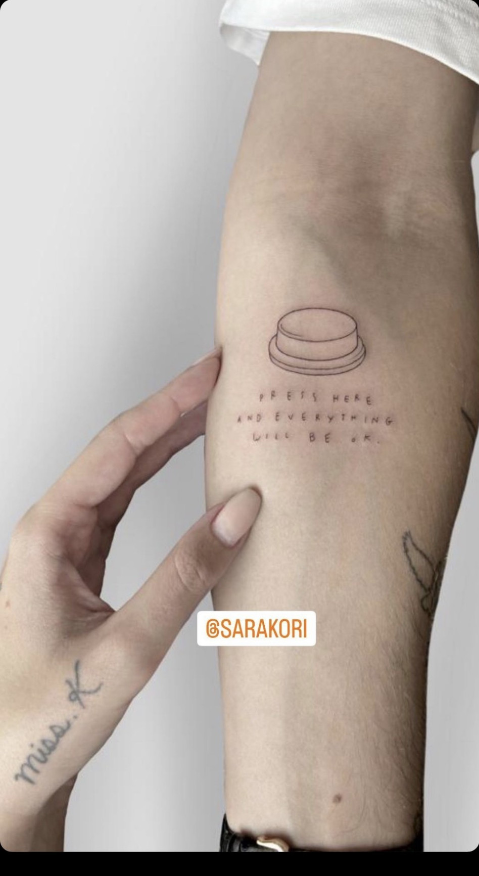 הקעקוע החדש של אסי עזר (צילום: צילום מסך אינסטגרם)