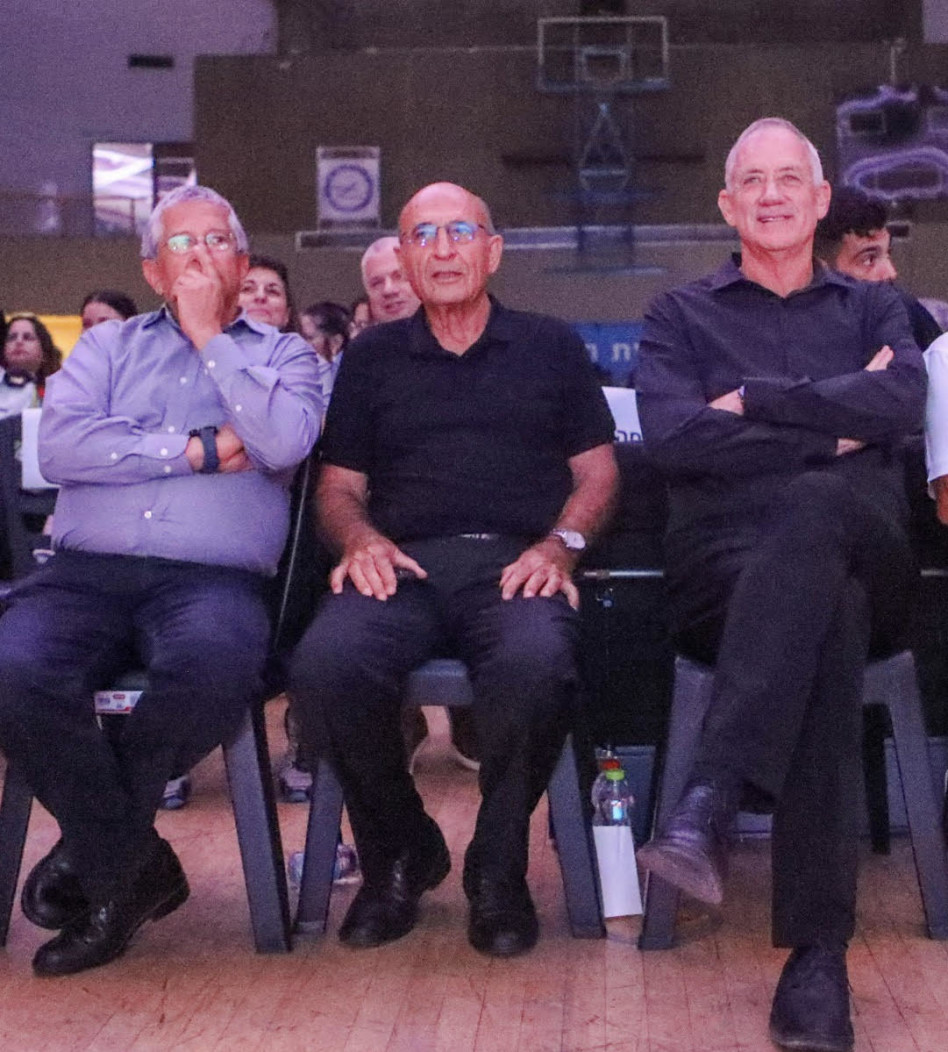 בני גנץ, שאול מופז ואמיר אשל  (צילום: שלומי יוסף)