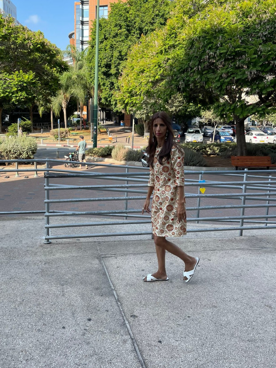 דינה ערמי שמחי אחרי ההדחה (צילום: יח''צ רשת 13)