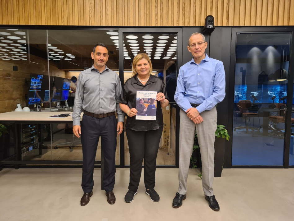 יוג'ין קנדל, אורנה ברביבאי ואורי גבאי (צילום: מיכאל מושקוביץ)