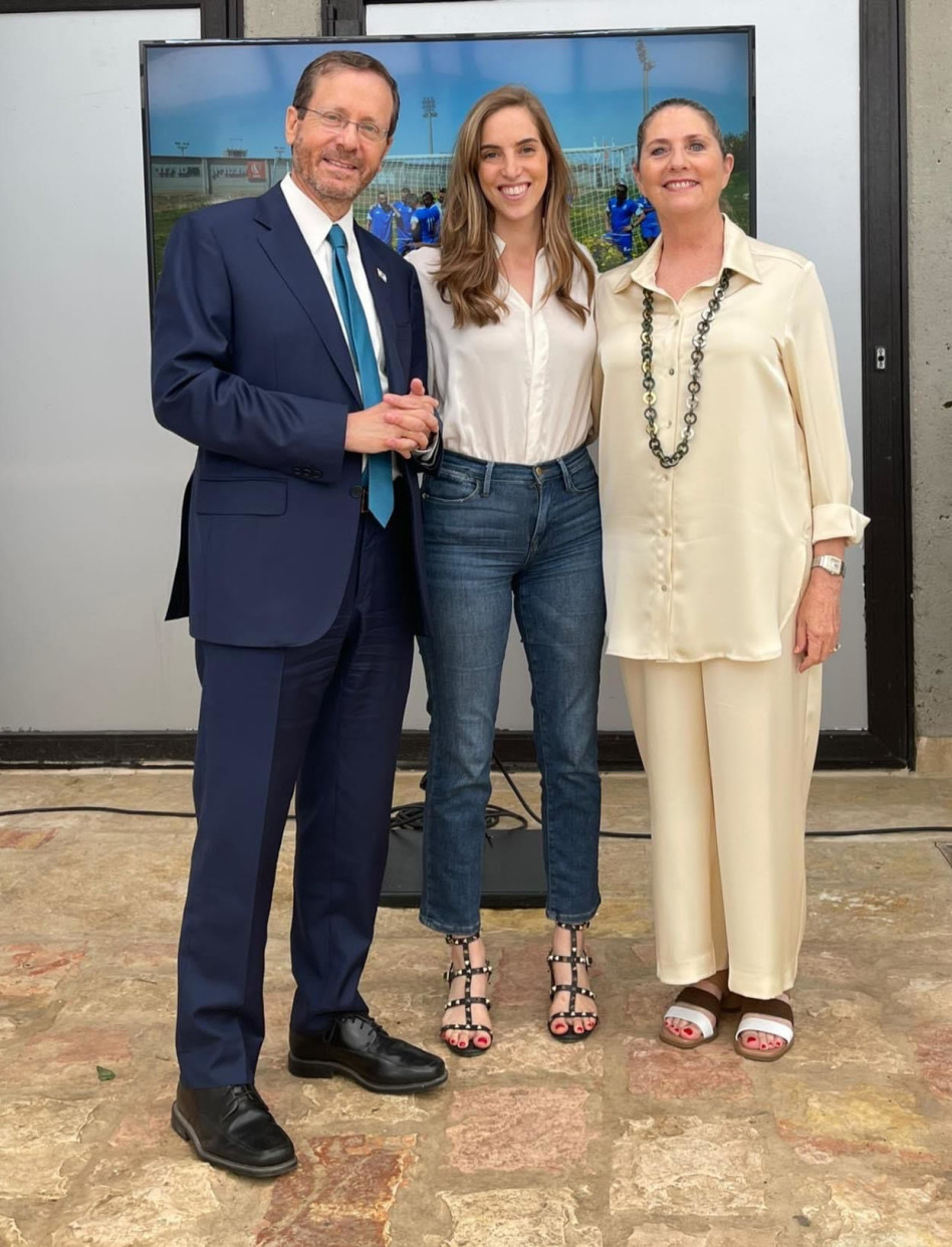 מיכל הרצוג, נועה קלגסבלד ויצחק הרצוג   (צילום: צילום מסך פייסבוק)