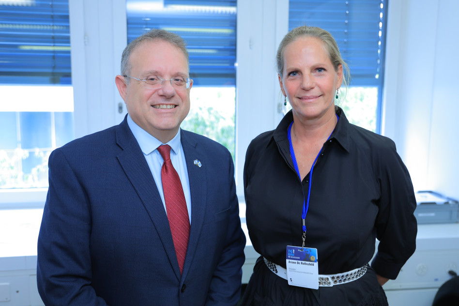 הברונית אריאן דה רוטשילד ויעקב חגואל (צילום: עומרי סגן )