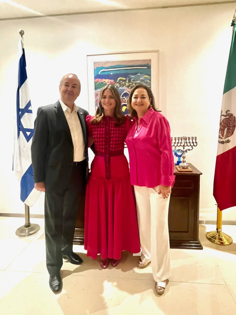 אירית טל, שיר גולדשטיין וצבי טל (צילום: באדיבות Nanig)