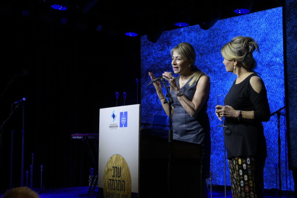 דליה איציק ועדינה לוי  (צילום: אבי אוחיון)