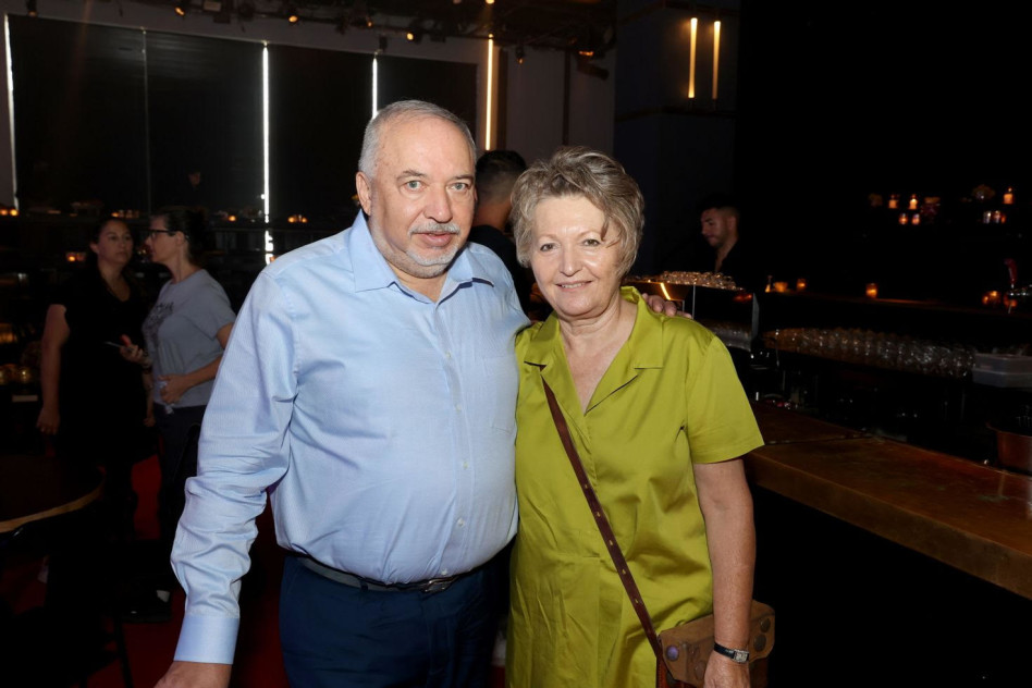 אלה ואביגדור ליברמן (צילום: אביב חופי ואיציק בירן)