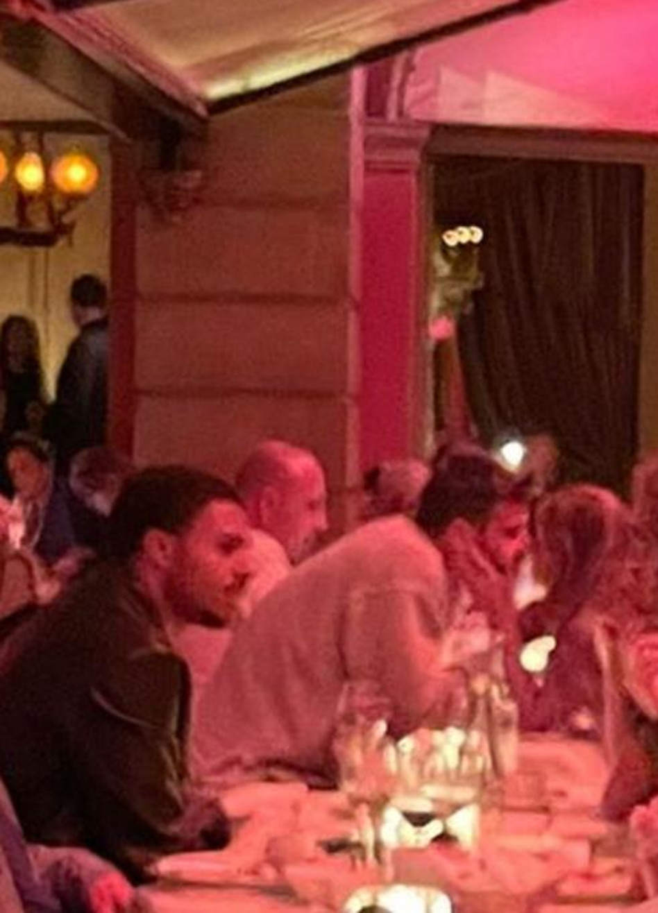 פיקה והבלונדינית המסתורית (צילום: פרטי)