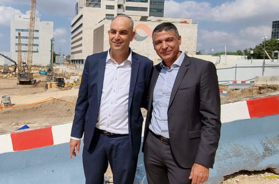 משה לארי ויאיר רביבו  (צילום: יח''צ בנק מזרחי טפחות)