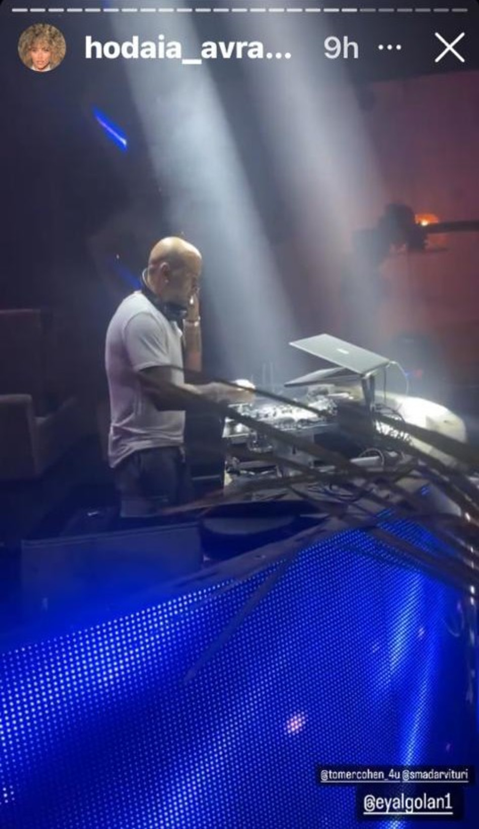 על העמדה - דיג'יי אייל גולן (צילום: צילום מסך אינסטגרם)
