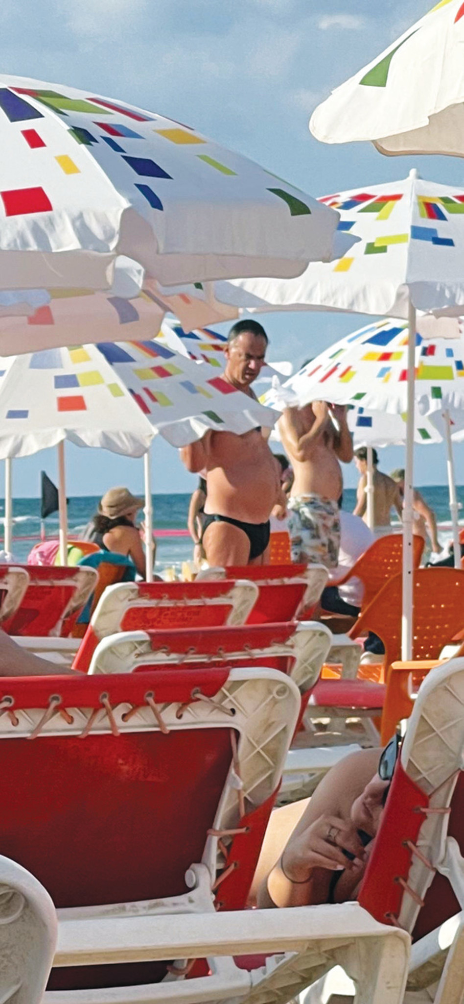 שני ניצן בחוף הים (צילום: כרמית גלי)