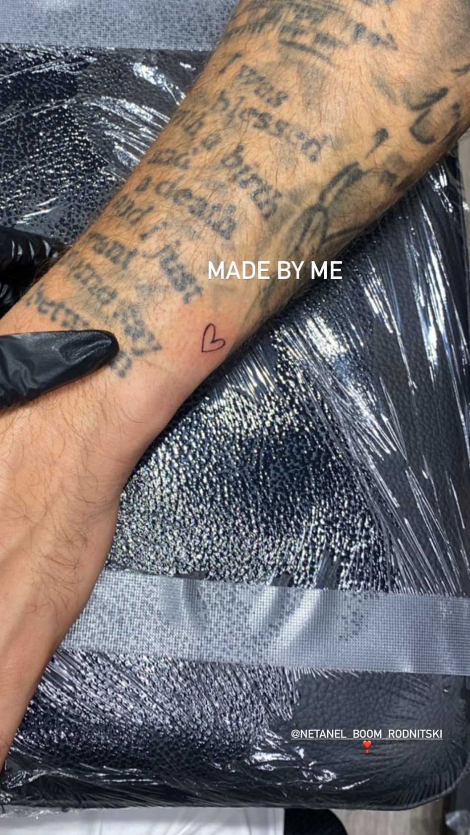 דיאן עשתה לנתנאל קעקוע בצורת לב (צילום: צילום מסך אינסטגרם)