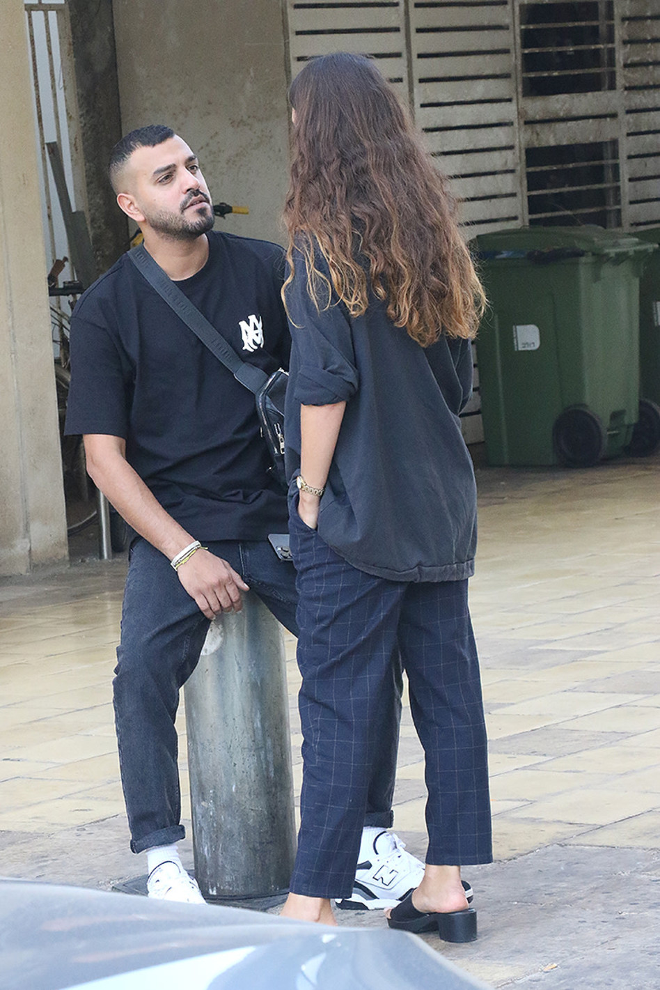 איתי לוי ואלמונית (צילום: פול סגל)