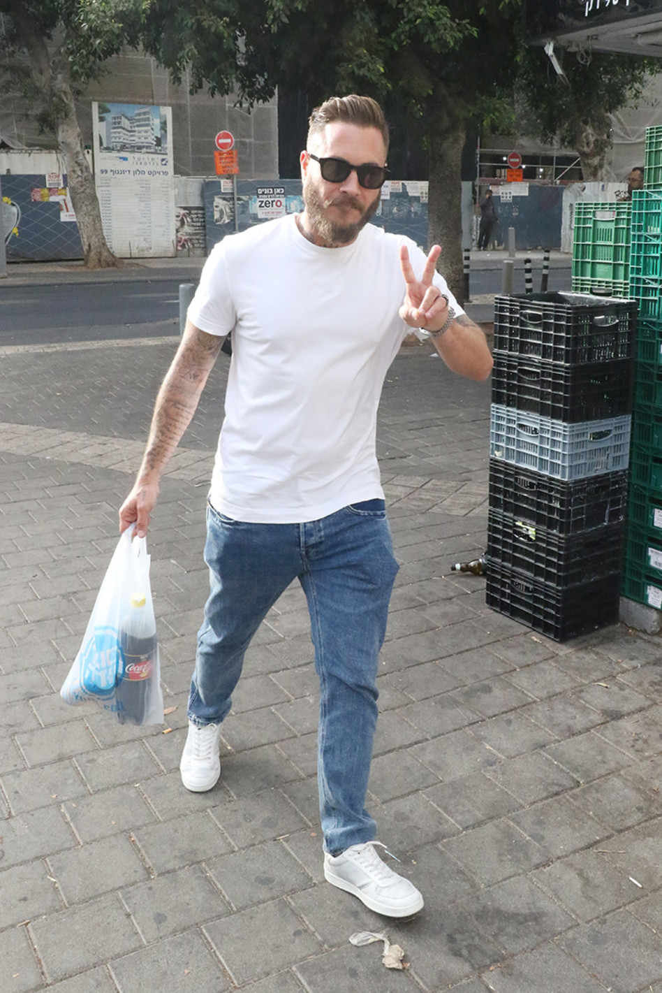 מה יש לך שם בשקית? טום אביב (צילום: פול סגל)