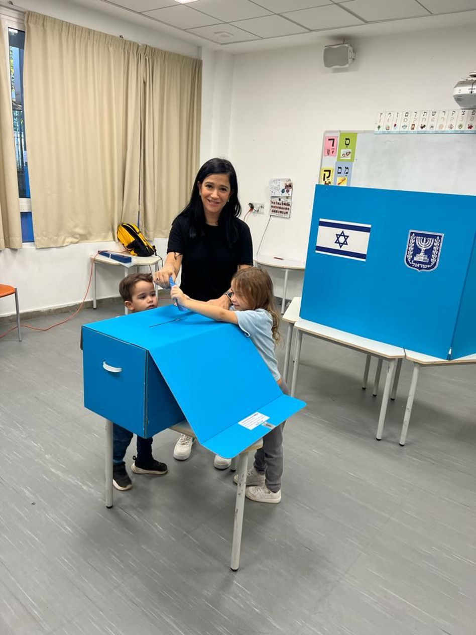 הסלבס בוחרים - מיקי מוכתר (צילום: יחצ)