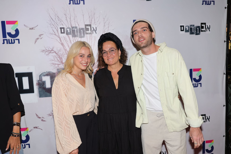 צופית גרנט והילדים, דניאל ומורי (צילום: רפי דלויה)