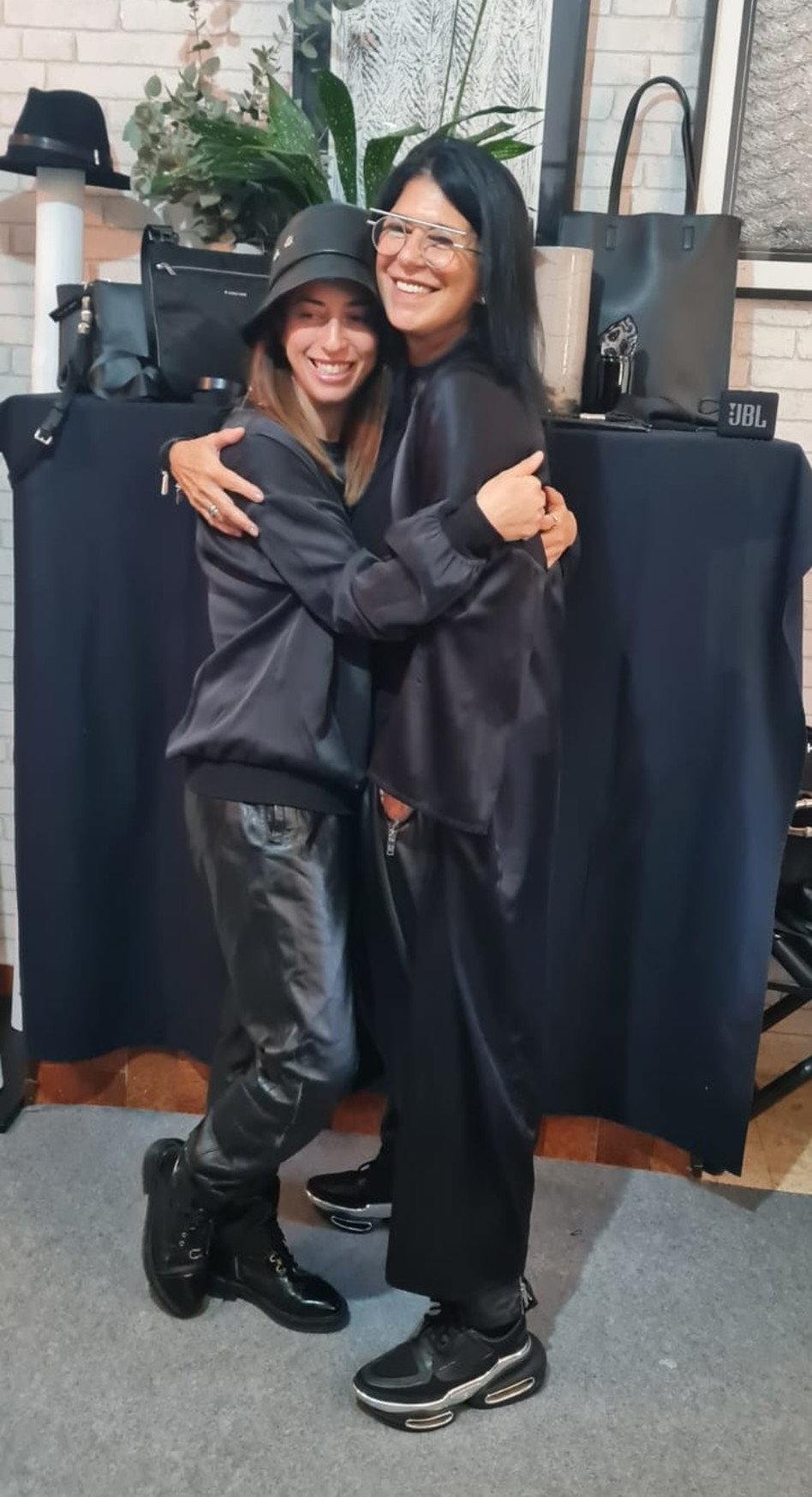 ענת חפץ ובתה רוני  (צילום: באדיבות KAWAYAN)