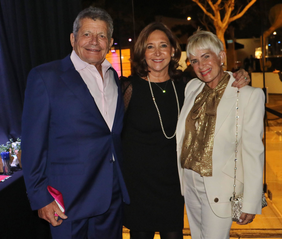 רותי אורן, דבורה קורן ומנחם אורן   (צילום: ריצ'רד שבי ציון)