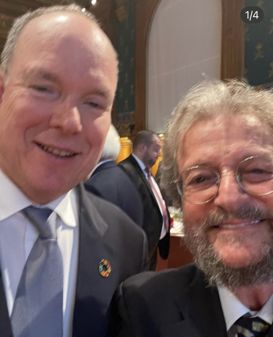 אלי בן זקן והנסיך אלברט (צילום: מתוך פייסבוק)