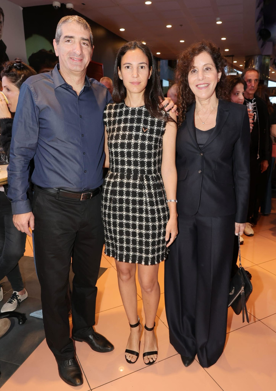 ענבל קרייס, יפעת אירני ואיציק קרייס  (צילום: רפי דלויה)