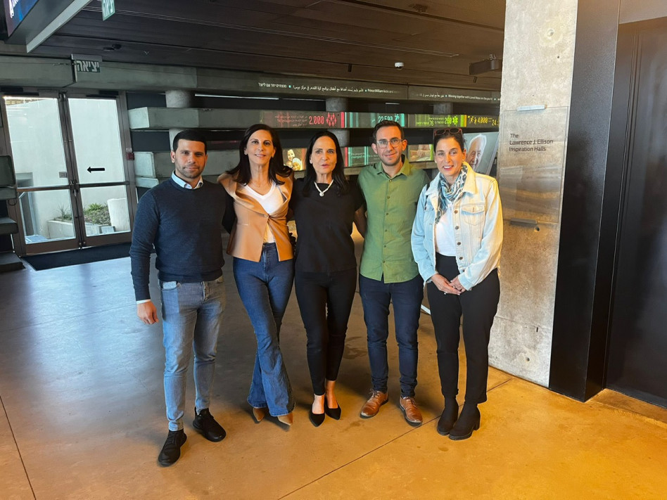 תמר טריואקס-מילר,  עקיבא נוביק, דפנה טריואקס-וולקוביץ, מזל מועלם ומוחמד מג'דלה (צילום: נאוה טרסי)