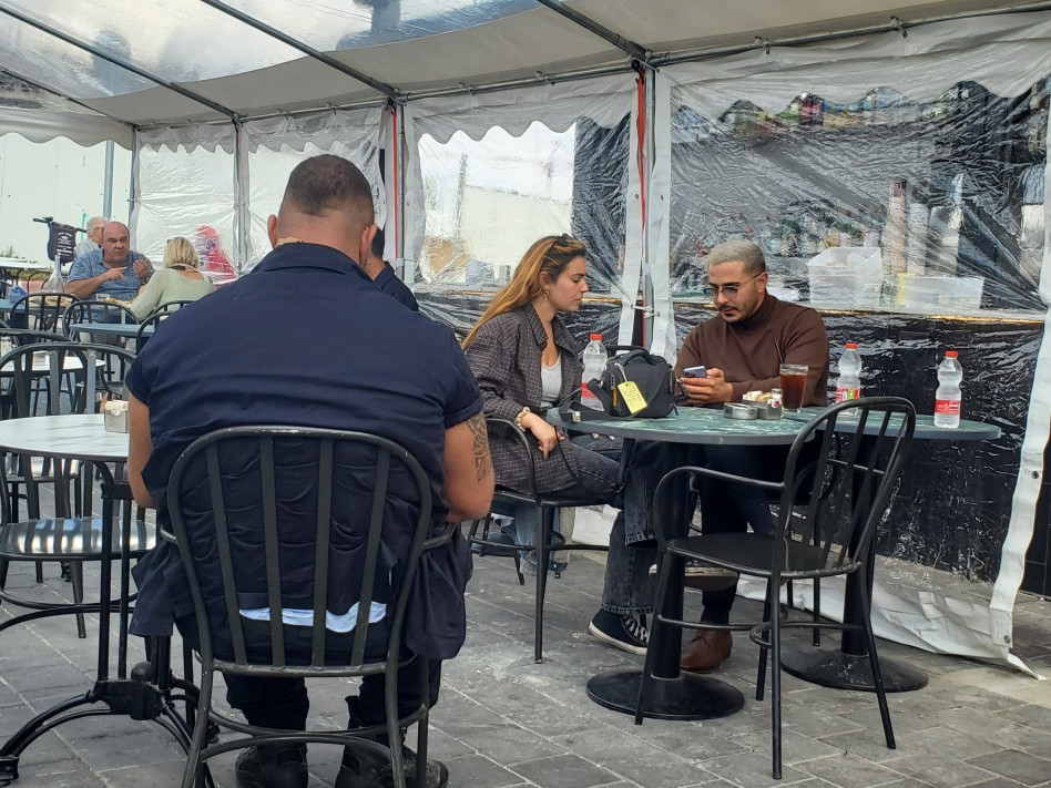 סיימון לבייב, המאבטח וכתבת החדשות (צילום: סמי טהרני)