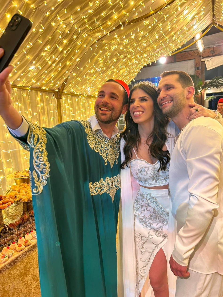 חן זרנר ובן זוגה עם אורי קואל (צילום: פרטי)