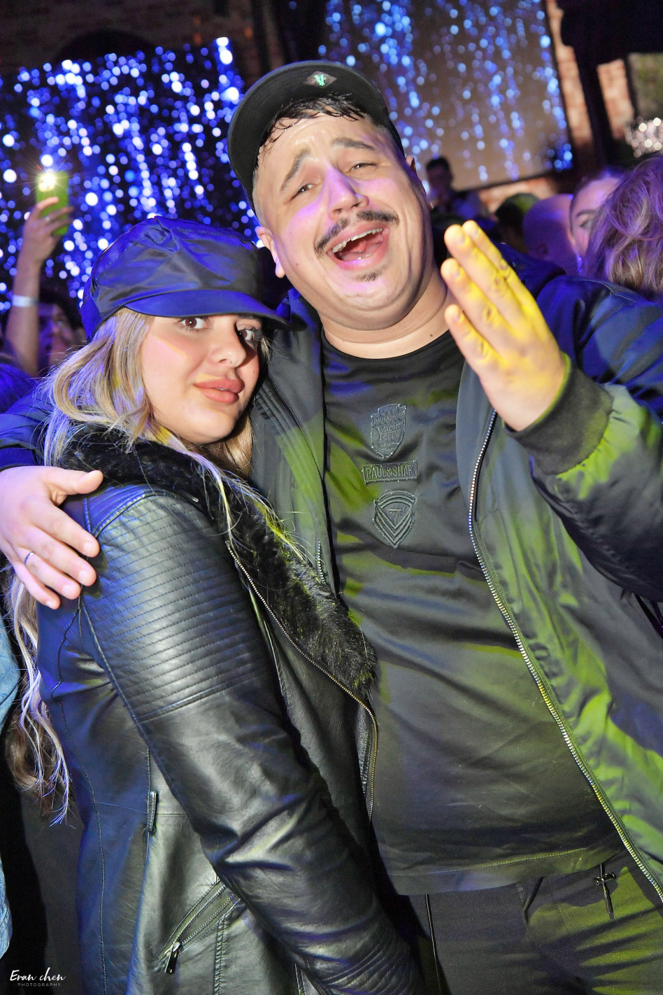 לירון אופיר ואשתו (צילום: ארן חן צלמים)