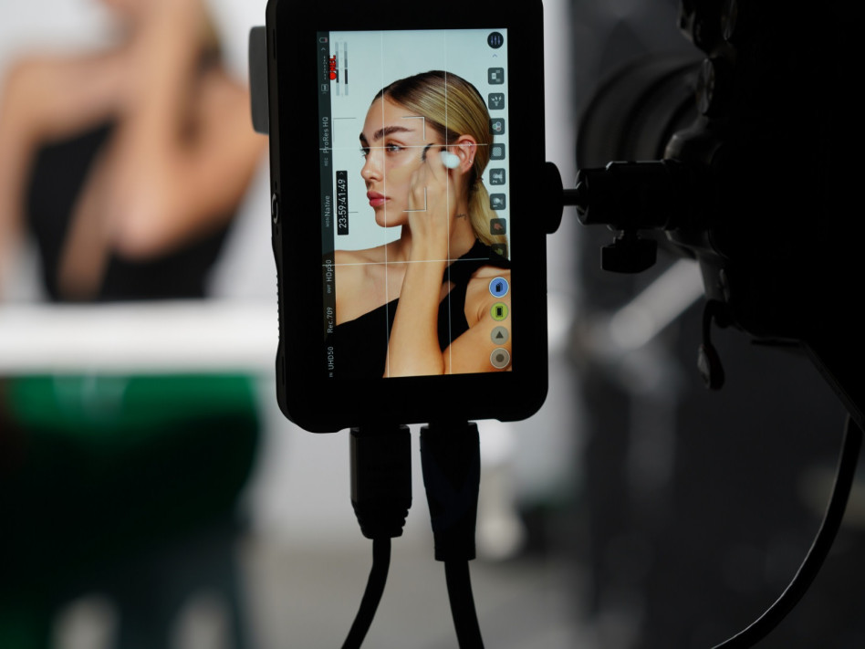 מאייה קיי בקמפיין לקרליין (צילום: יח''צ קרליין)