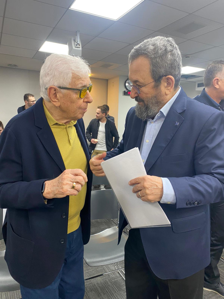 אהוד ברק ופרנק לואי (צילום: באדיבות המכון למחקרי ביטחון לאומי)