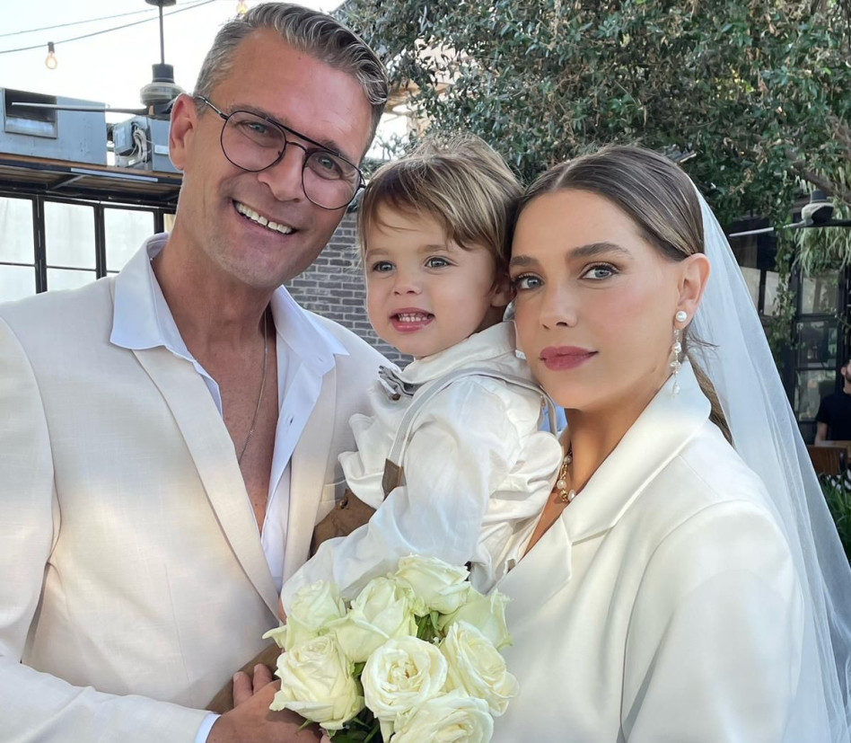 לירן שטראובר וטל טלמון עם בנם אולי (צילום: אספוסה צלמים)