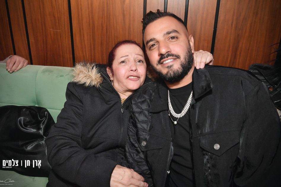 איתי לוי ואימו רות (צילום: ארן חן צלמים)