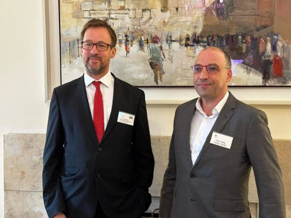 ערן פלג וכריס בארטון  (צילום: מ. צדוק קלאריטי )