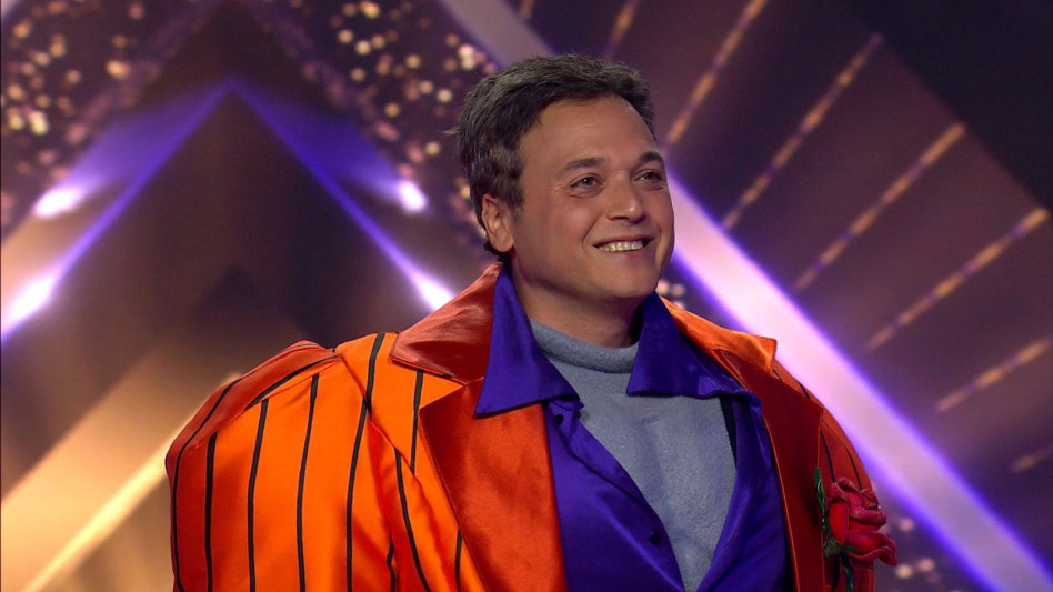 הזמר בן ארצי נחשף בתחפושת ההיפו (צילום: באדיבות קשת 12)