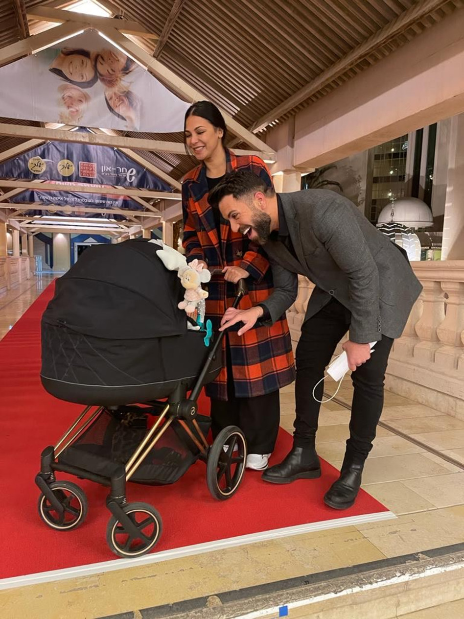 מורן אטיאס, צחי קומה ובתה ליה יעל (צילום: פרטי)