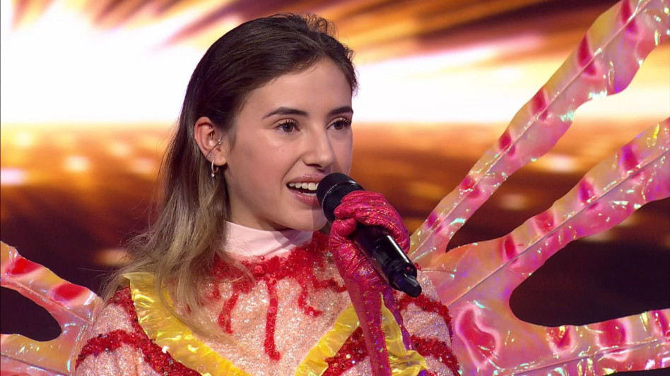 עדי ביטי בתחפושת הדגה ב''הזמר במסכה'' (צילום: קשת 12)