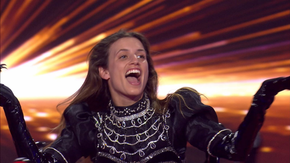 יעל אלקנה בתחפושת העכבישה ב''הזמר במסכה'' (צילום: קשת 12)