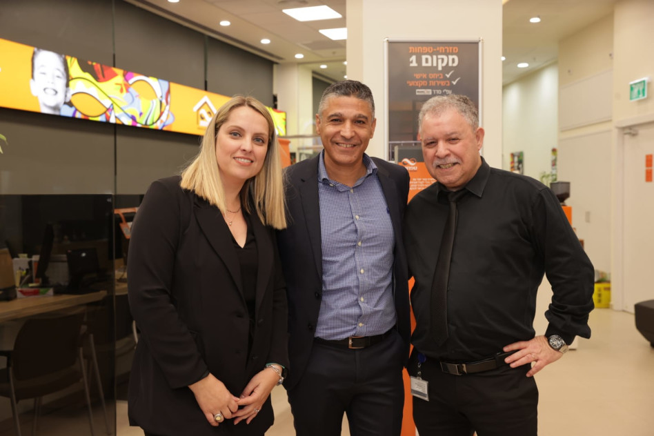 רפי אסייג, משה לארי וסווטלנה חודסביץ'  (צילום: יח''צ בנק מזרחי טפחות)