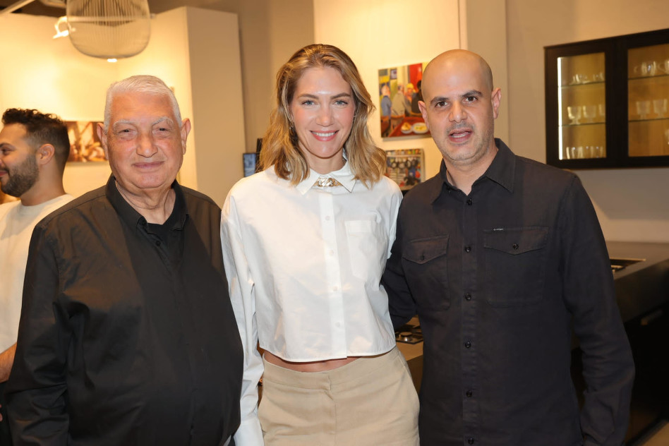 יוני אביבי, ג'ני צ'רוואני ויצחק אביבי (צילום: רפי דלויה)