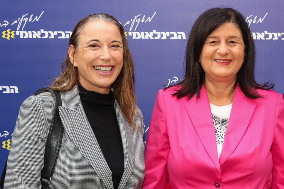 סמדר ברבר-צדיק ודפנה הר-לב   (צילום: אייל טואג)