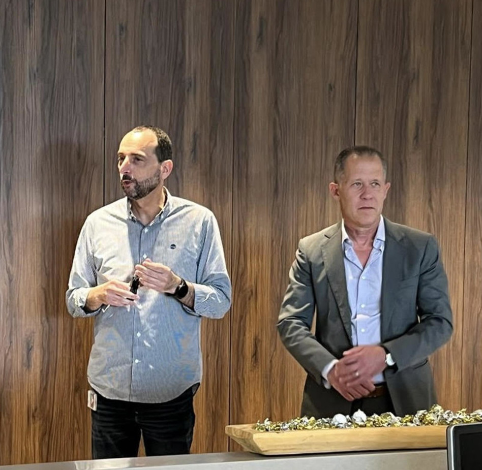 גילון בק ונועם סגל  (צילום: ISI)