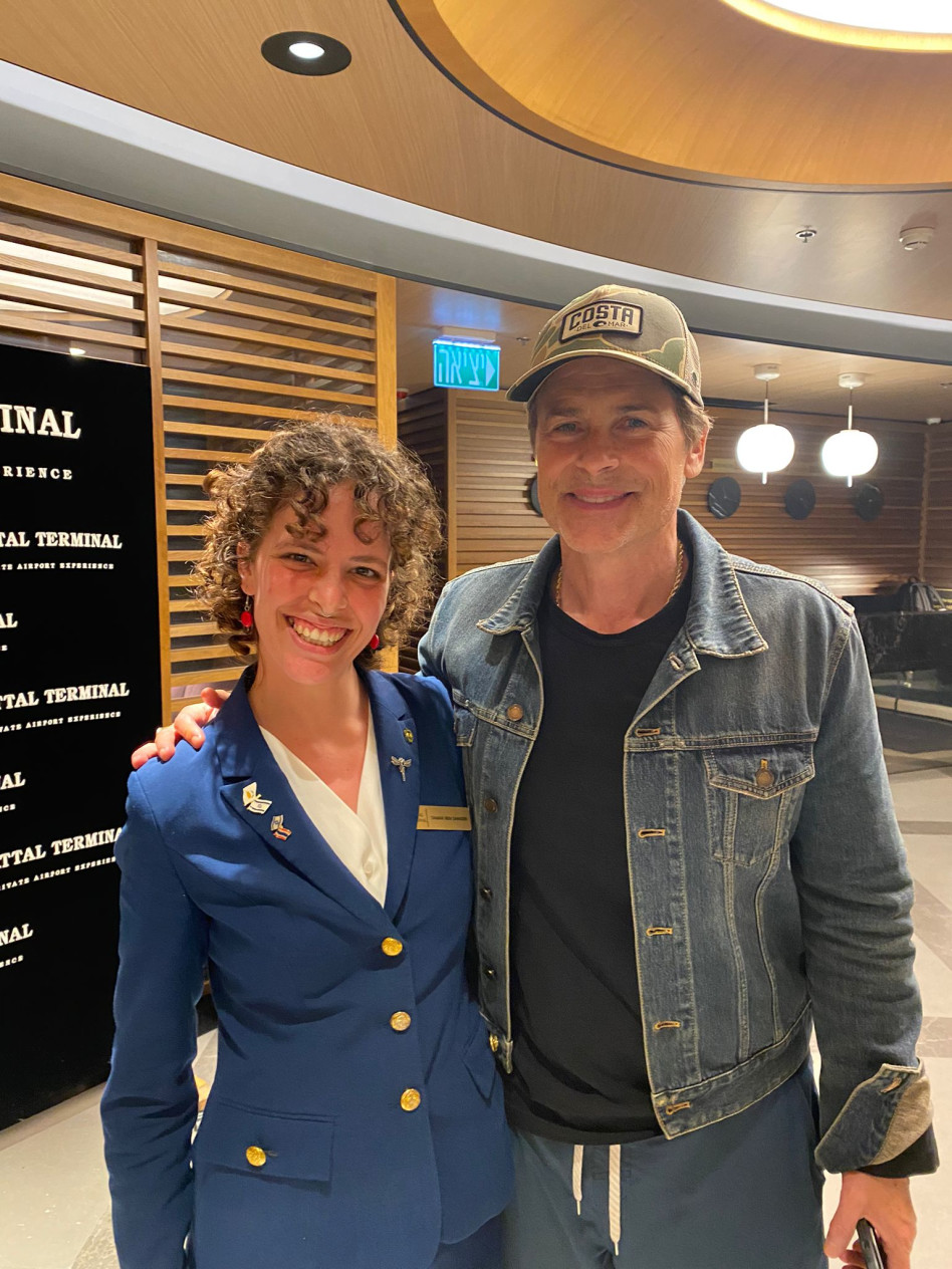 רוב לאו ודיילת בטרמינל (צילום: באדיבות פתאל טרמינל)