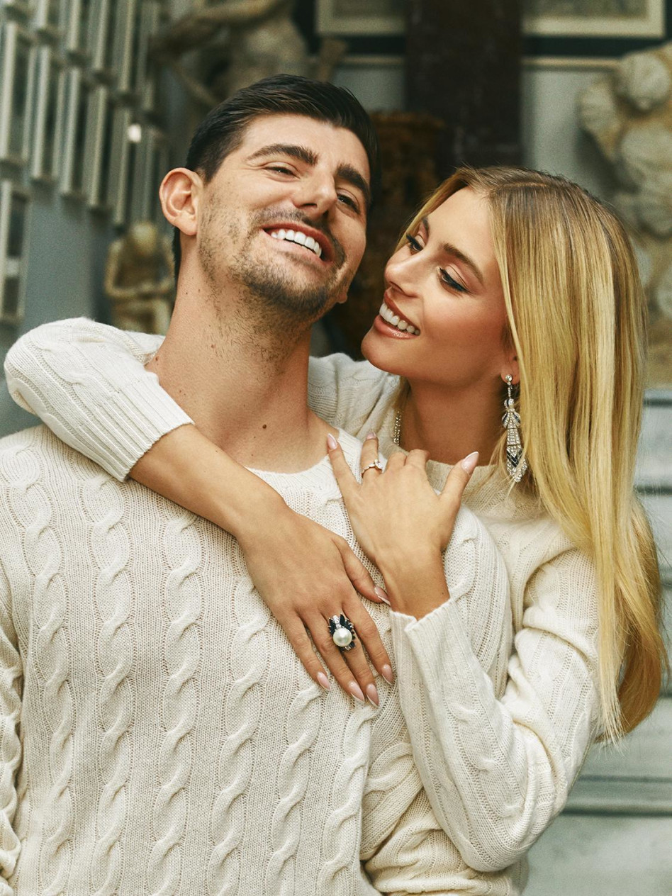 מישל גרציג וטיבו קורטואה בשער זוגי ראשון במגזין ונטי פייר ספרד  (צילום: Félix Valiente)