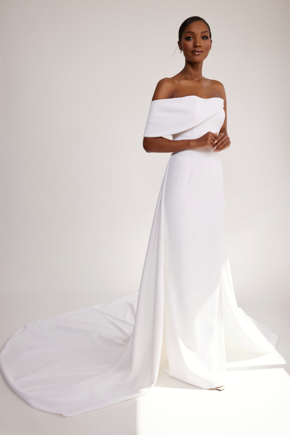 טיטי איינאו בשמלה ראשונה של בית האופנה מרגוט (צילום: שי פרנקו)