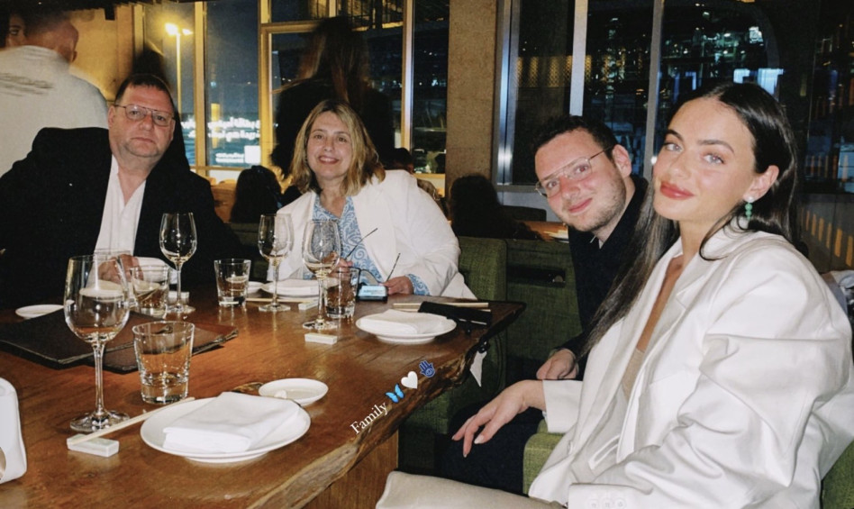 יעל שלביה עם הוריה ואחיה (צילום: צילום מסך אינסטגרם)