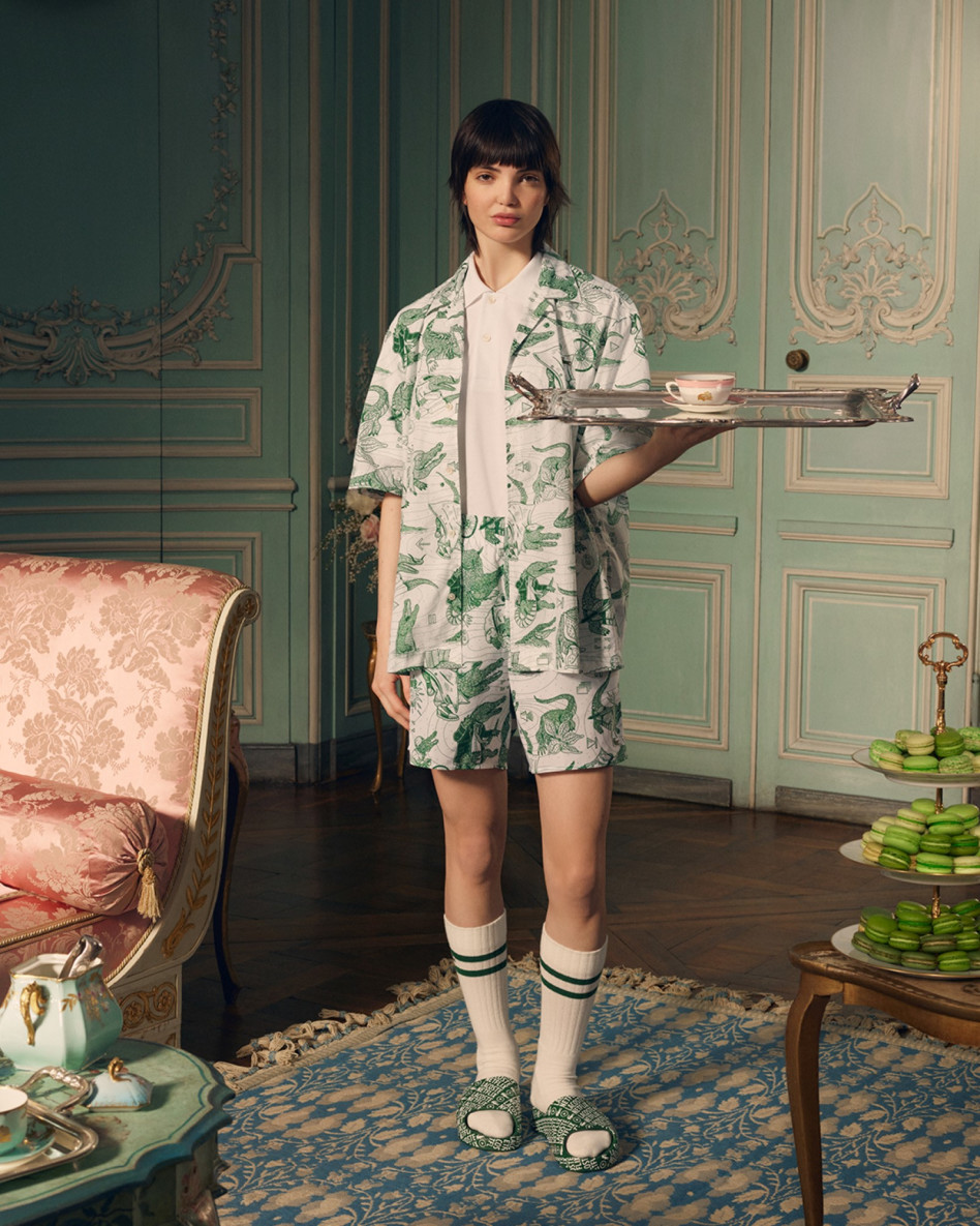 NETFLIX  X LACOSTE - BRIDGERTON: פולו לבנה - 599 שקלים, מכנסיים - 489 שקלים, מכופתרת - 599 שקלים (צילום: יח''צ)