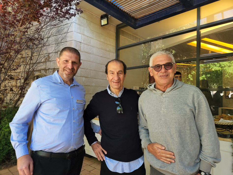 עומר טופול, ששון גבאי ושלום אשכנזי (צילום: באדיבות כפר נהר הירדן)