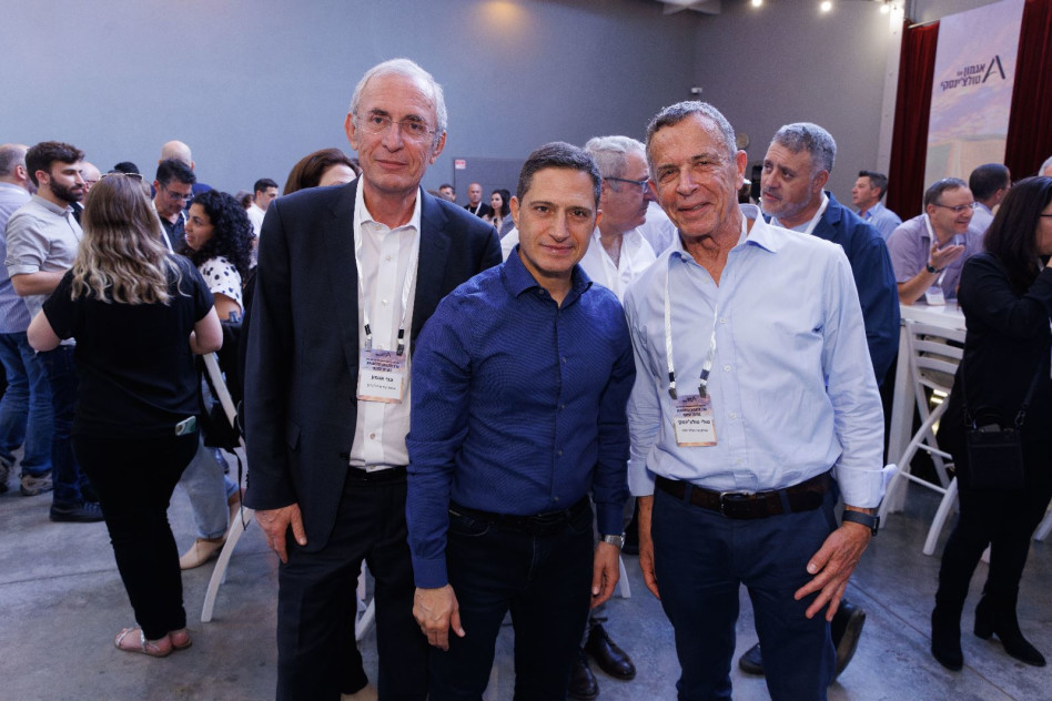 מנחם (טולי) טולצ'ינסקי. רוביק דנילוביץ' וצבי אגמון (צילום: דיאגו מיטלברג)