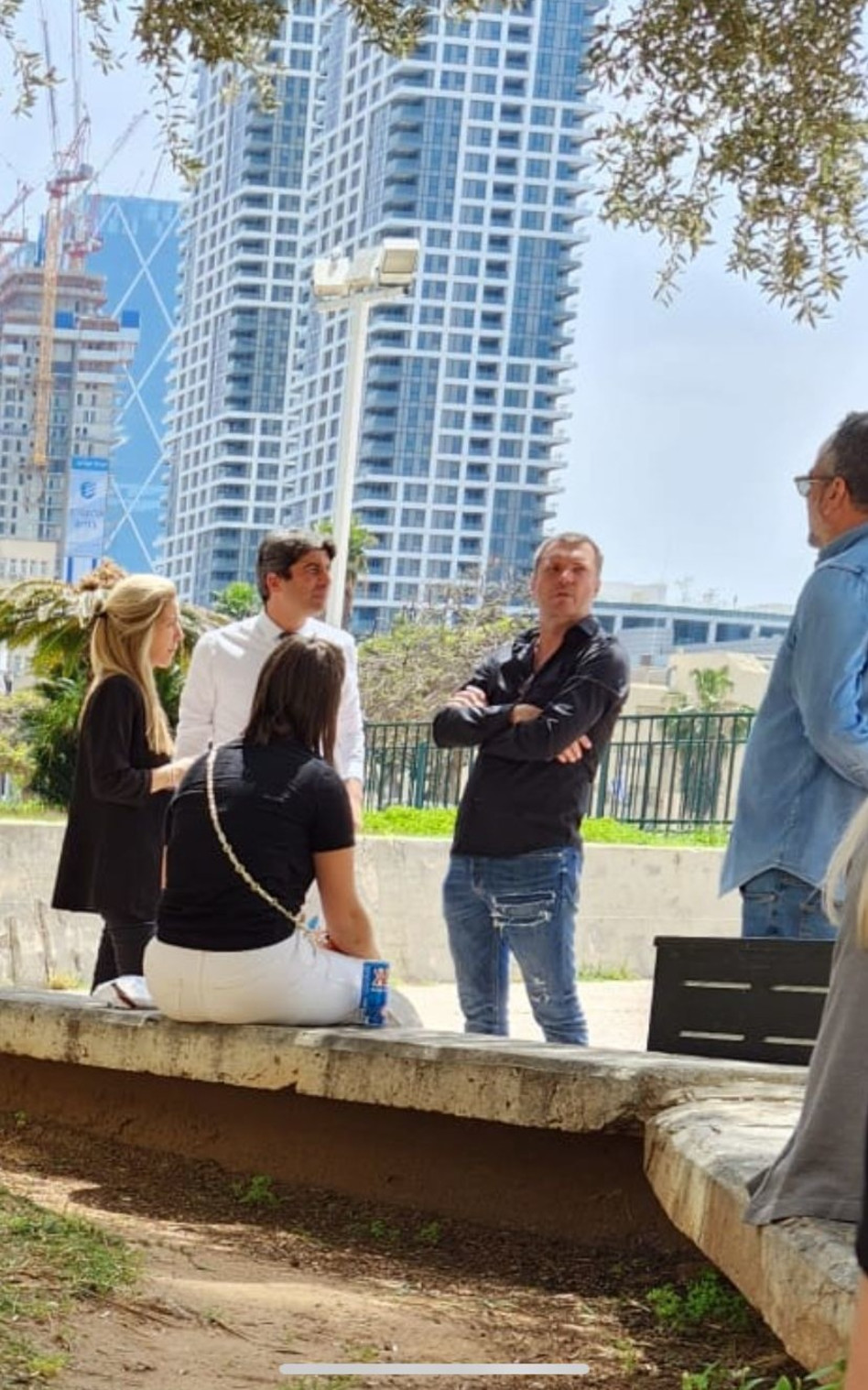 שי אביטל מחוץ לבית משפט השלום בתל אביב (צילום: פרטי)