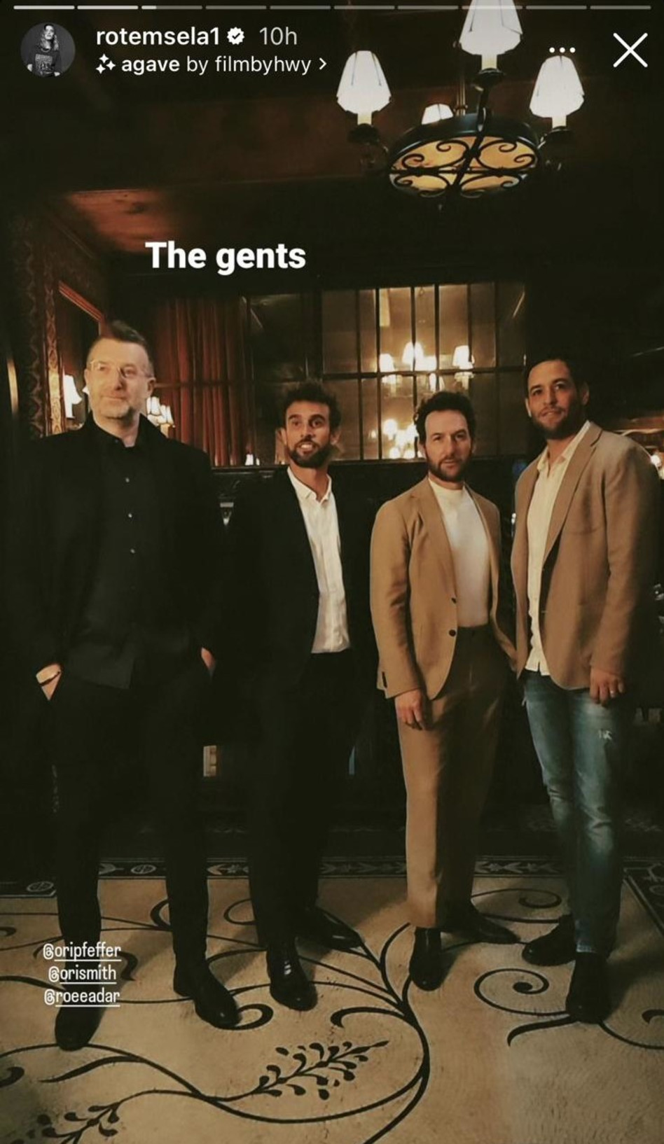 עלו על חליפה. בני הזוג - אריאל רוטר, אורי פפר, אורי סמית ורועי אדר (צילום: צילום מסך אינסטגרם)