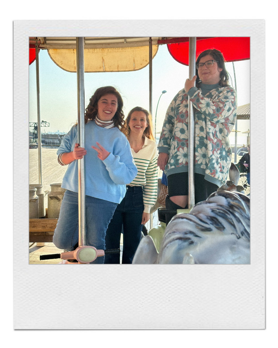 ניבר מדר עם לאה לטניק ואופק בנימי ילדי ובוגרי אלוט  (צילום: רונן חרוסטופורוב)