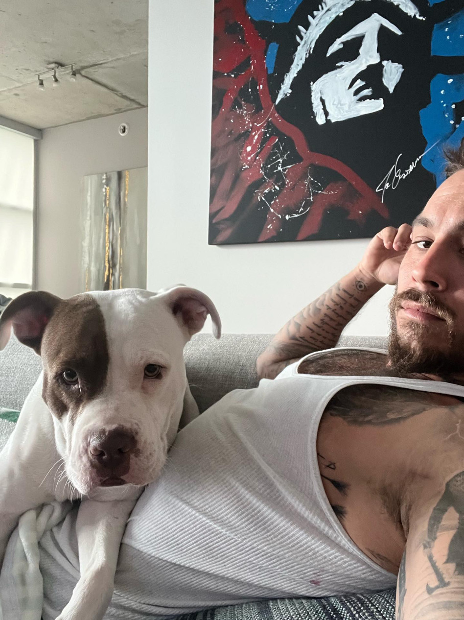 טום אביב והכלבה טוני (צילום: פרטי)